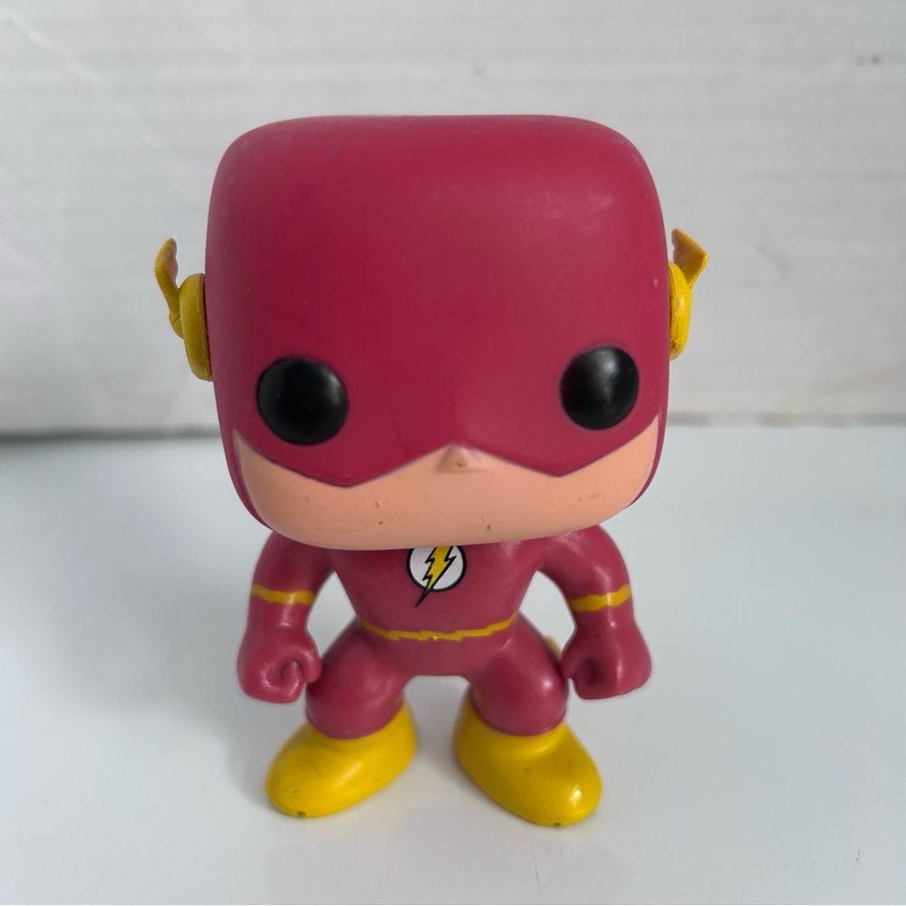 FUNKO POP! Vinyl #10 The Flash with red suit DC Comics Superheroes Series